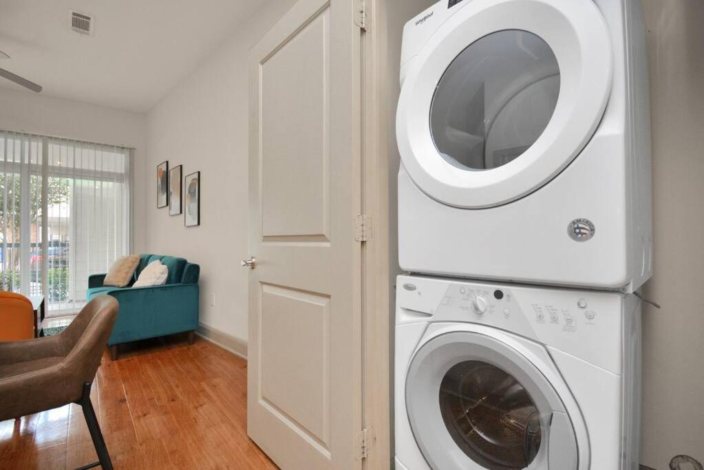 Beautiful Unit Near Med Center W/ Shopping Center Lägenhet Houston Exteriör bild
