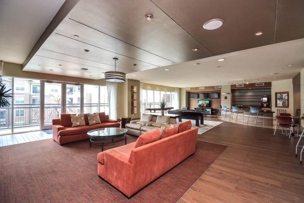 Beautiful Unit Near Med Center W/ Shopping Center Lägenhet Houston Exteriör bild